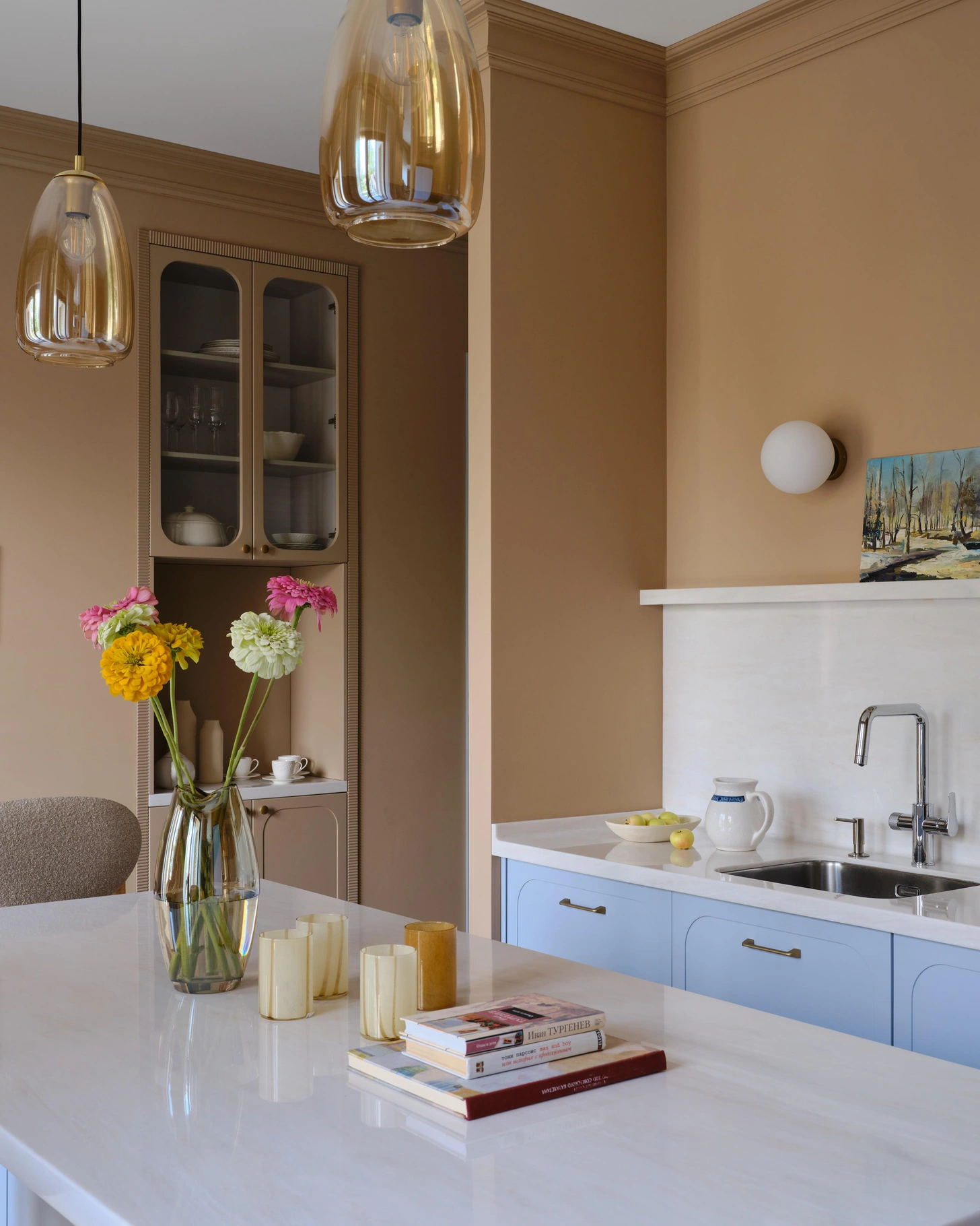 cuisine bleue appartement 100m2 décoration vintage et contemporaine cuisine bleue appartement 100m2 décoration vintage et contemporaine