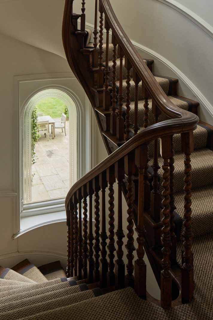 escalier ancien en chêne maison anglaise décoration classique chic escalier ancien en chêne maison anglaise décoration classique chic