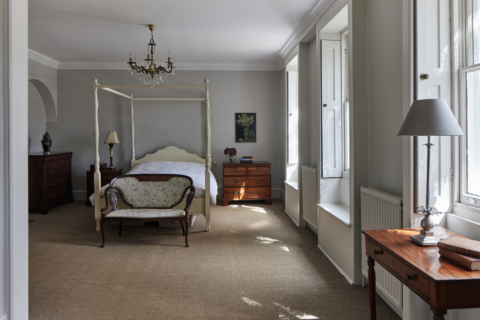 chambre avec lit à baldaquin maison anglaise décoration classique chic chambre avec lit à baldaquin maison anglaise décoration classique chic