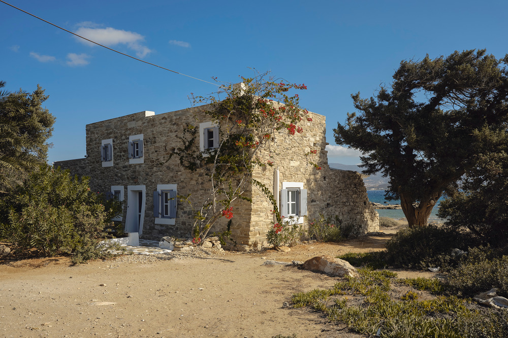 maison de plage en pierres Maison Patitiri Grèce île d maison de plage en pierres Maison Patitiri Grèce île d'Antiparos photo : Giulio Ghirardi