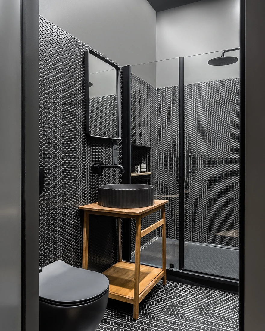 salle de bain émaux de briare noirs et meuble vasque bois studio 45m2 décoration design grise salle de bain émaux de briare noirs et meuble vasque bois studio 45m2 décoration design grise
