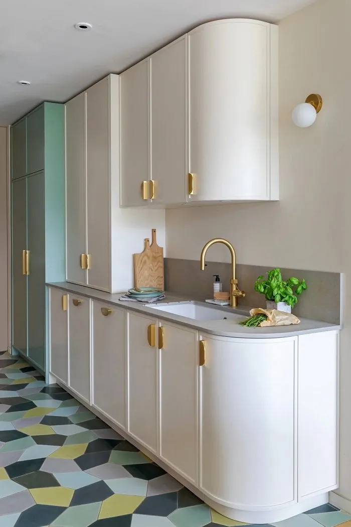 cuisine Art Déco moderne et familiale décoration colorée maison Londres Notting Hill