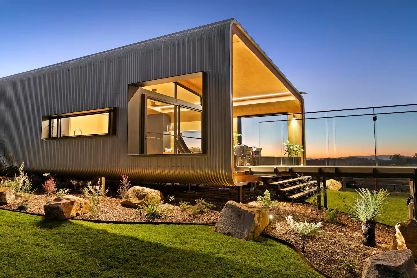 maison préfabriquée à l'architecture futuriste Kurui Cabin