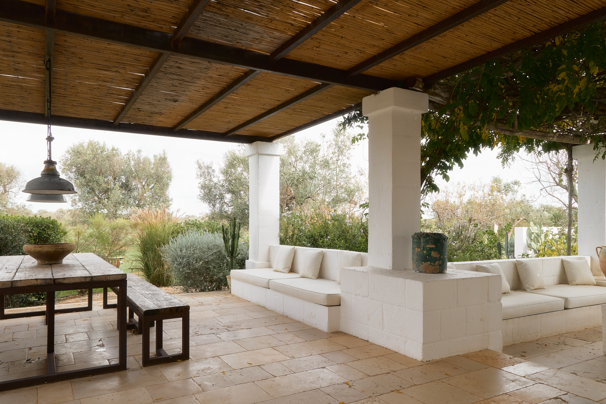 terrasse avec pergola décoration rustique chic Villa Castelluccio