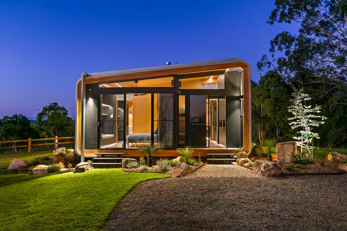 maison préfabriquée à l'architecture futuriste Kurui Cabin