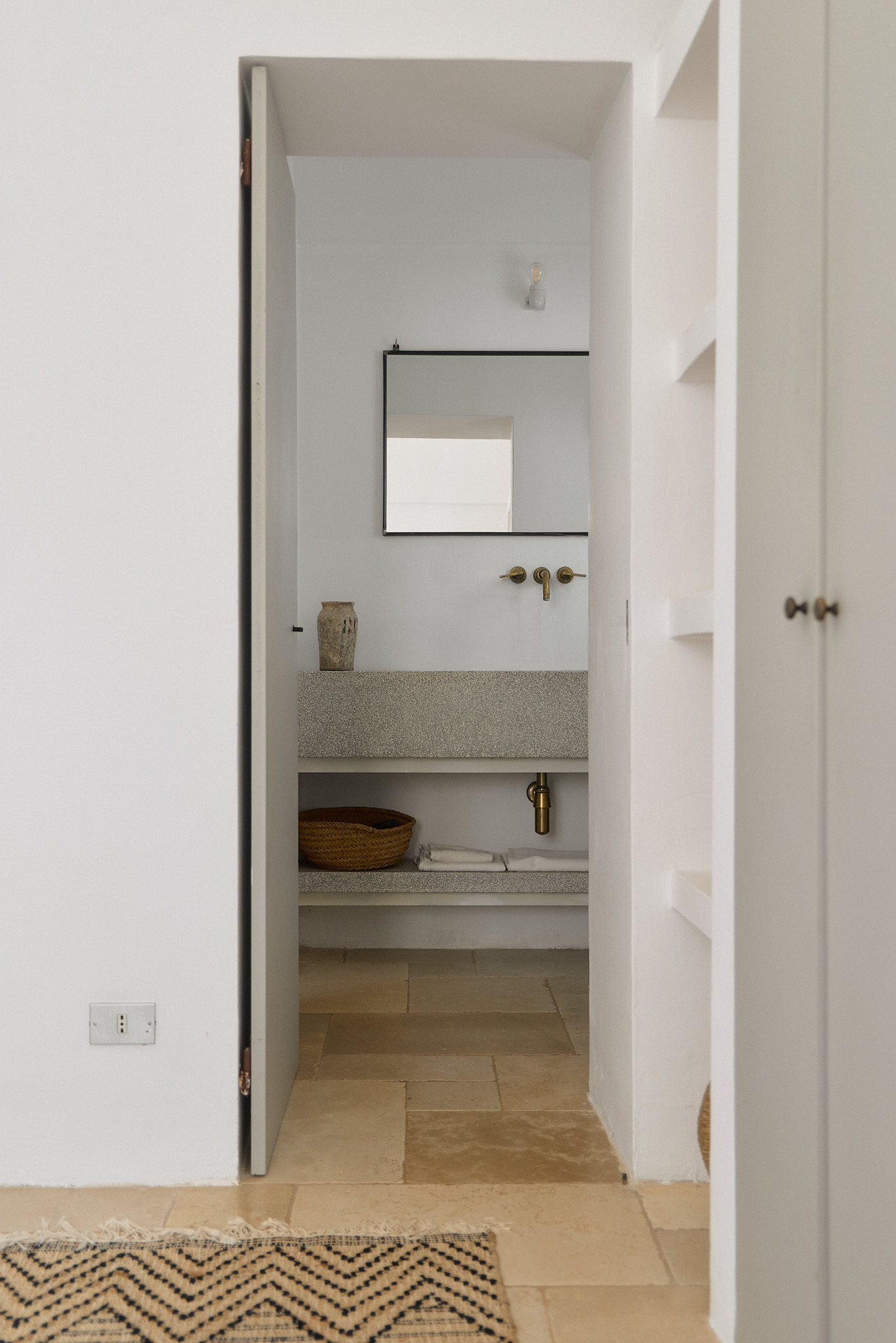salle de bain décoration naturelle et rustique chic maison dans les Pouilles Villa Castelluccio