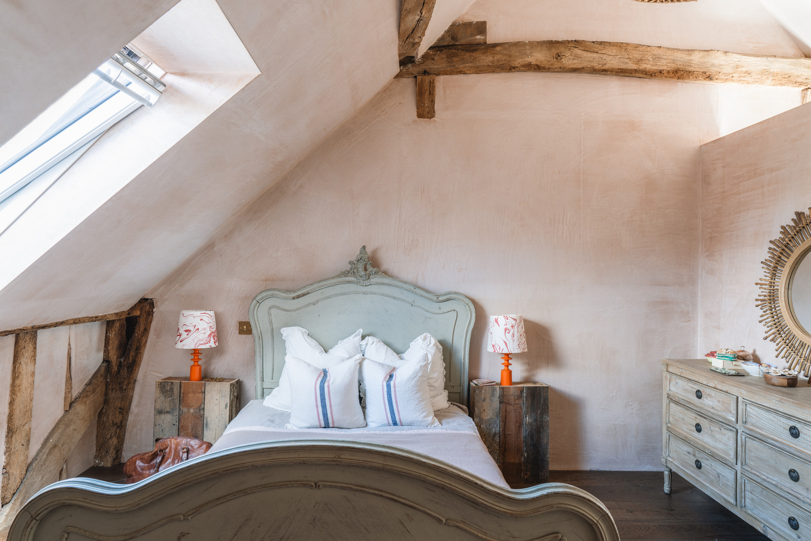 chambre avec colombages et poutres ancienne grange rénovée du 18e siècle chambre avec colombages et poutres ancienne grange rénovée du 18e siècle