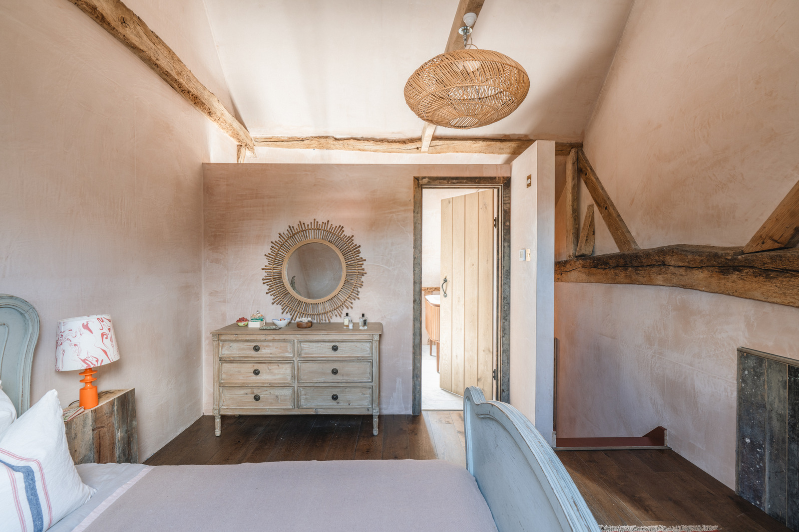 chambre avec colombages et poutres ancienne grange rénovée du 18e siècle chambre avec colombages et poutres ancienne grange rénovée du 18e siècle