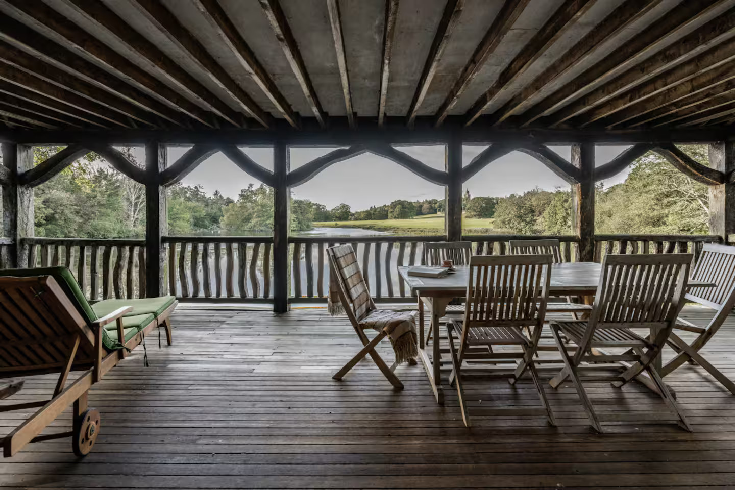 terrasse vue lac maison sur pilotis Norfolk Le Boathouse