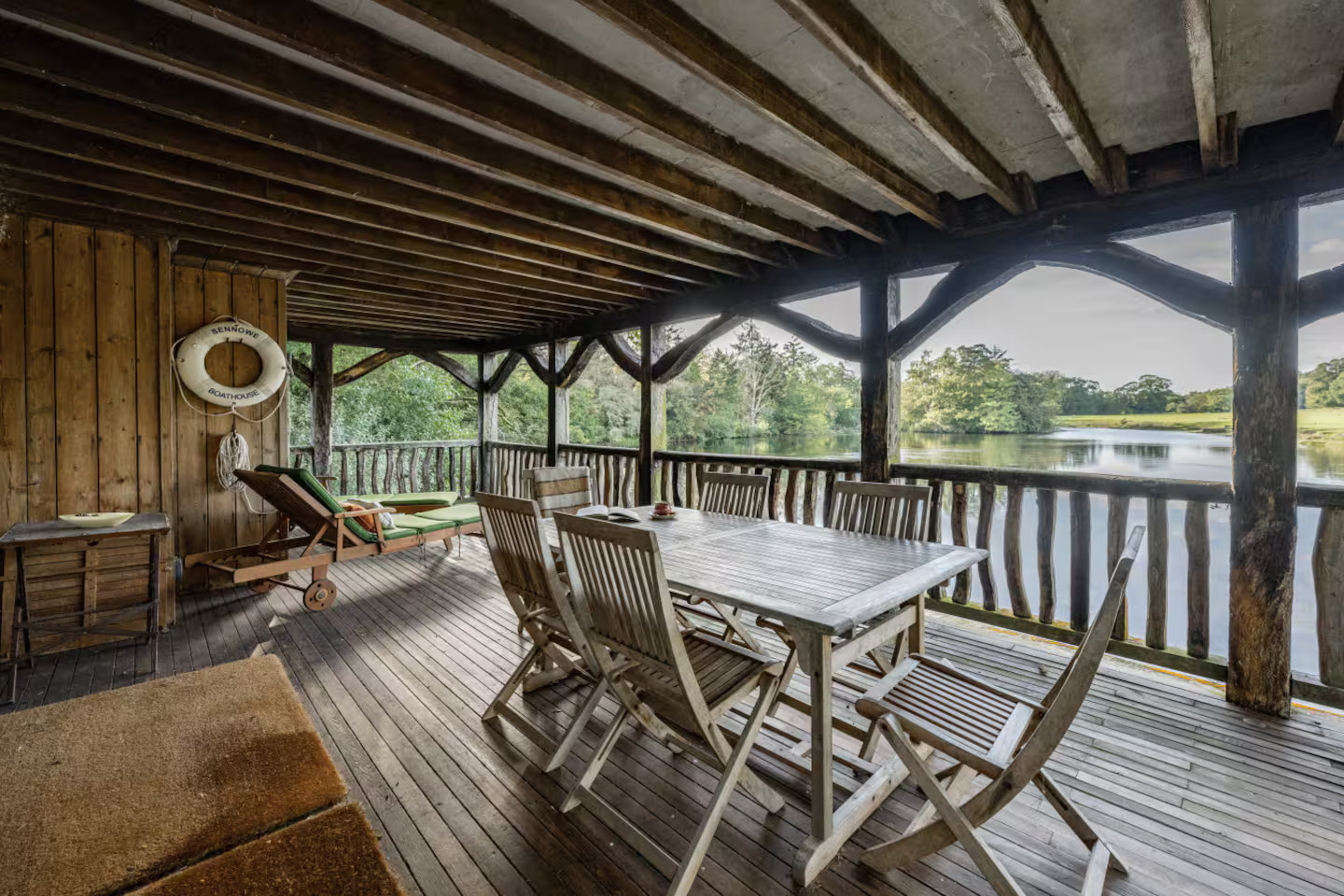 terrasse vue lac maison sur pilotis Norfolk Le Boathouse