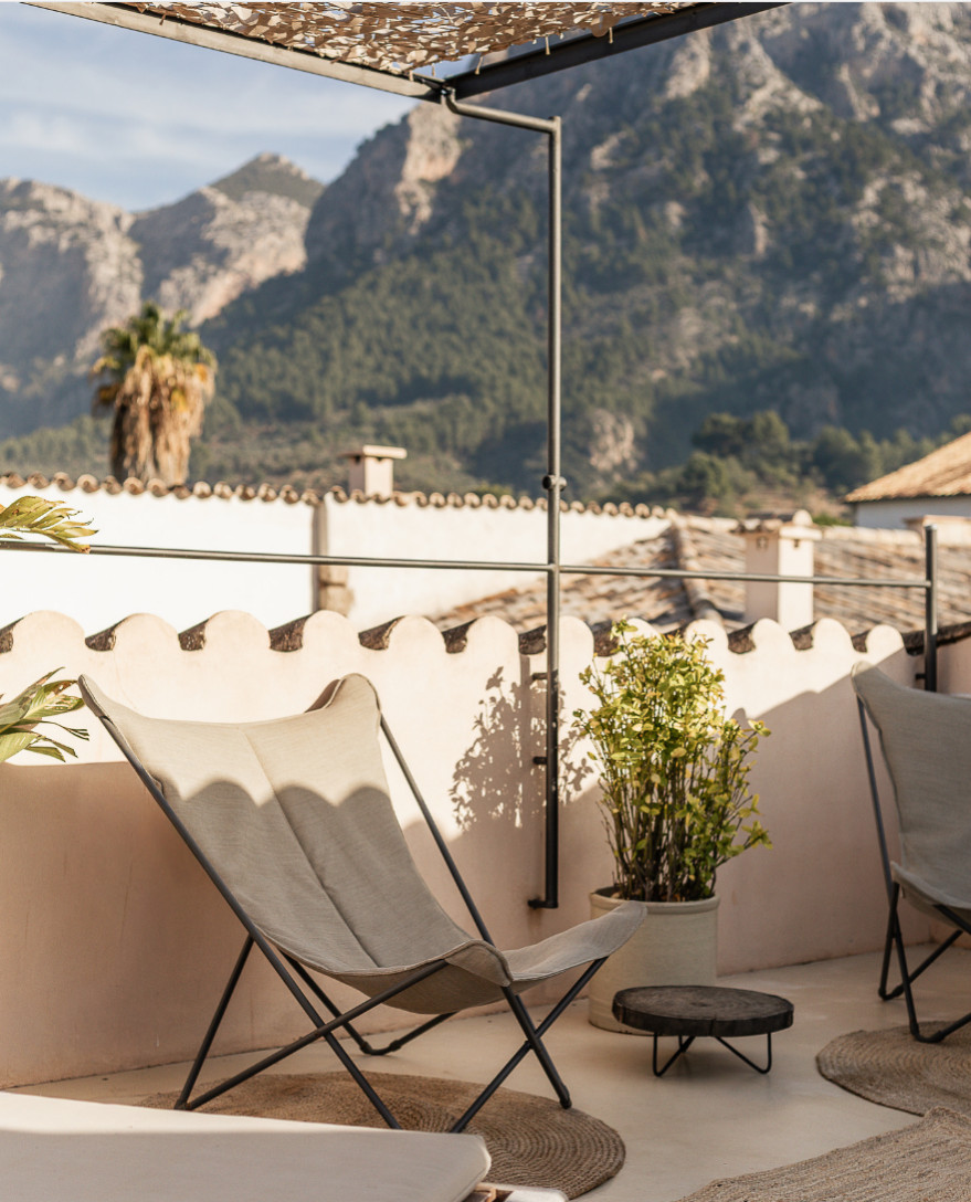 terrasse vue montagne maison de ville en pierres avec piscine Casa Calma Soller Majorque Berrow Projects