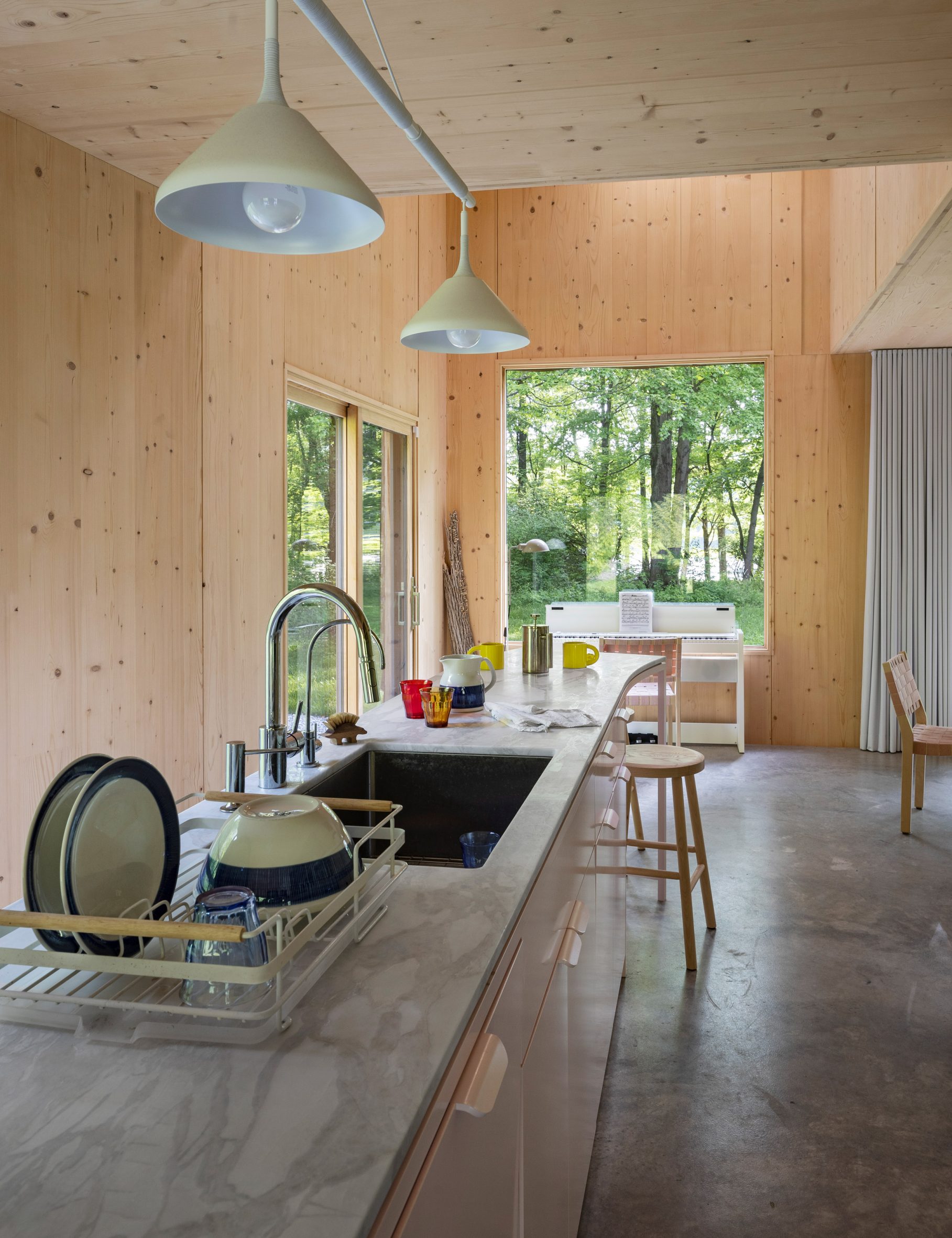 cuisine avec baies vitrées décoration contemporaine grande maison préfabriquée en bois cuisine avec baies vitrées décoration contemporaine grande maison préfabriquée en bois