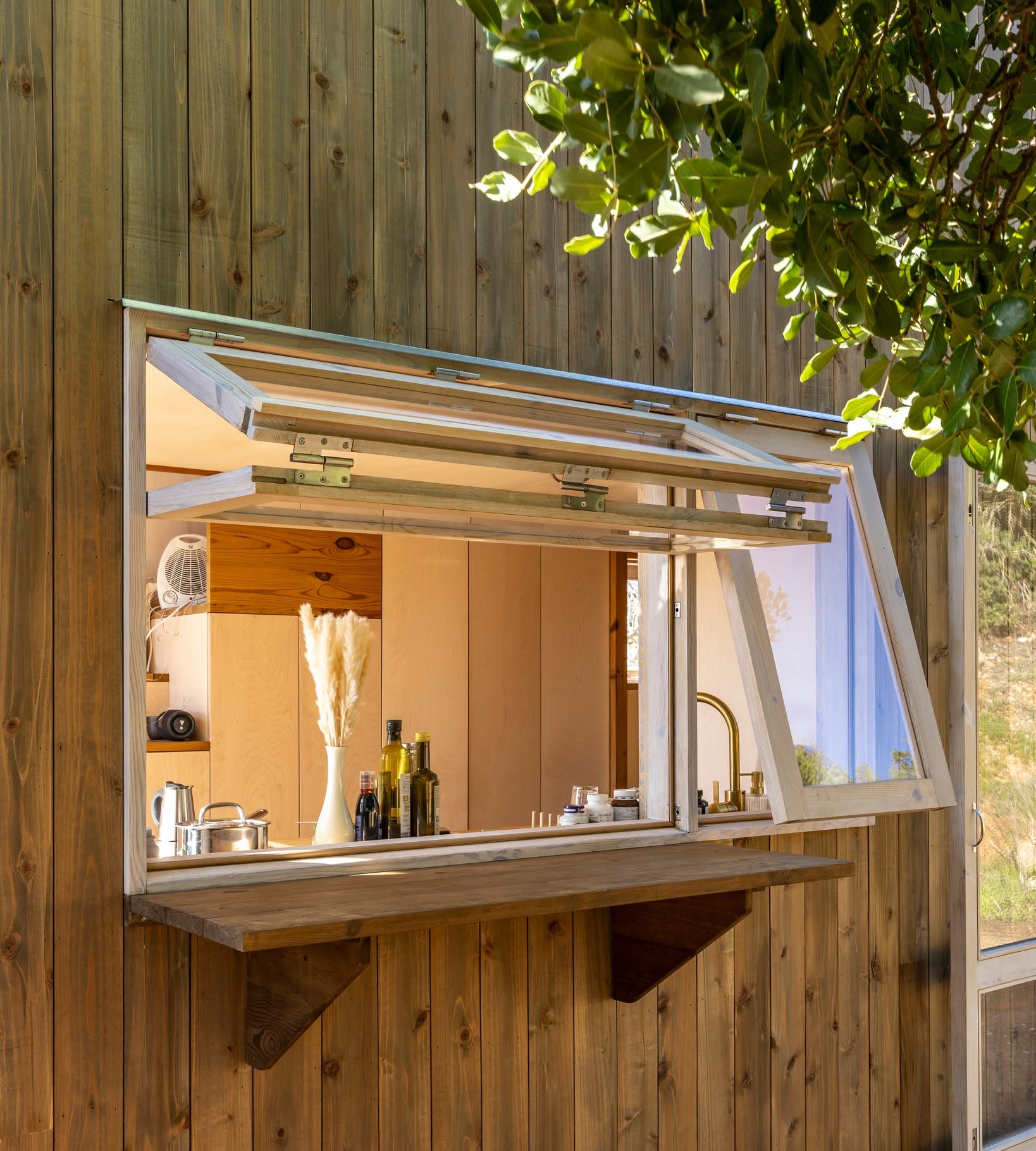 fenêtre cuisine mini maison mobile autonome par Madeiguincho fenêtre cuisine mini maison mobile autonome par Madeiguincho