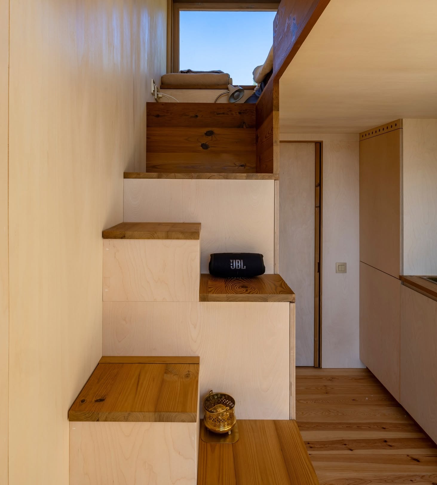 escalier pour mezzanine mini maison mobile autonome par Madeiguincho escalier pour mezzanine mini maison mobile autonome par Madeiguincho