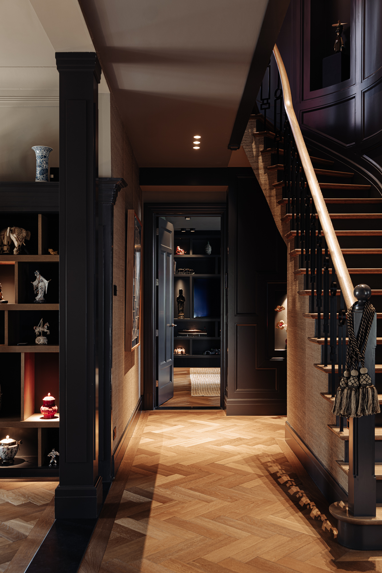 entrée avec escalier et parquet décoration contemporaine entrée avec escalier et parquet décoration contemporaine