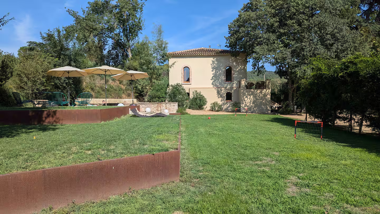 maison en pierres ancienne rénovée avec piscine