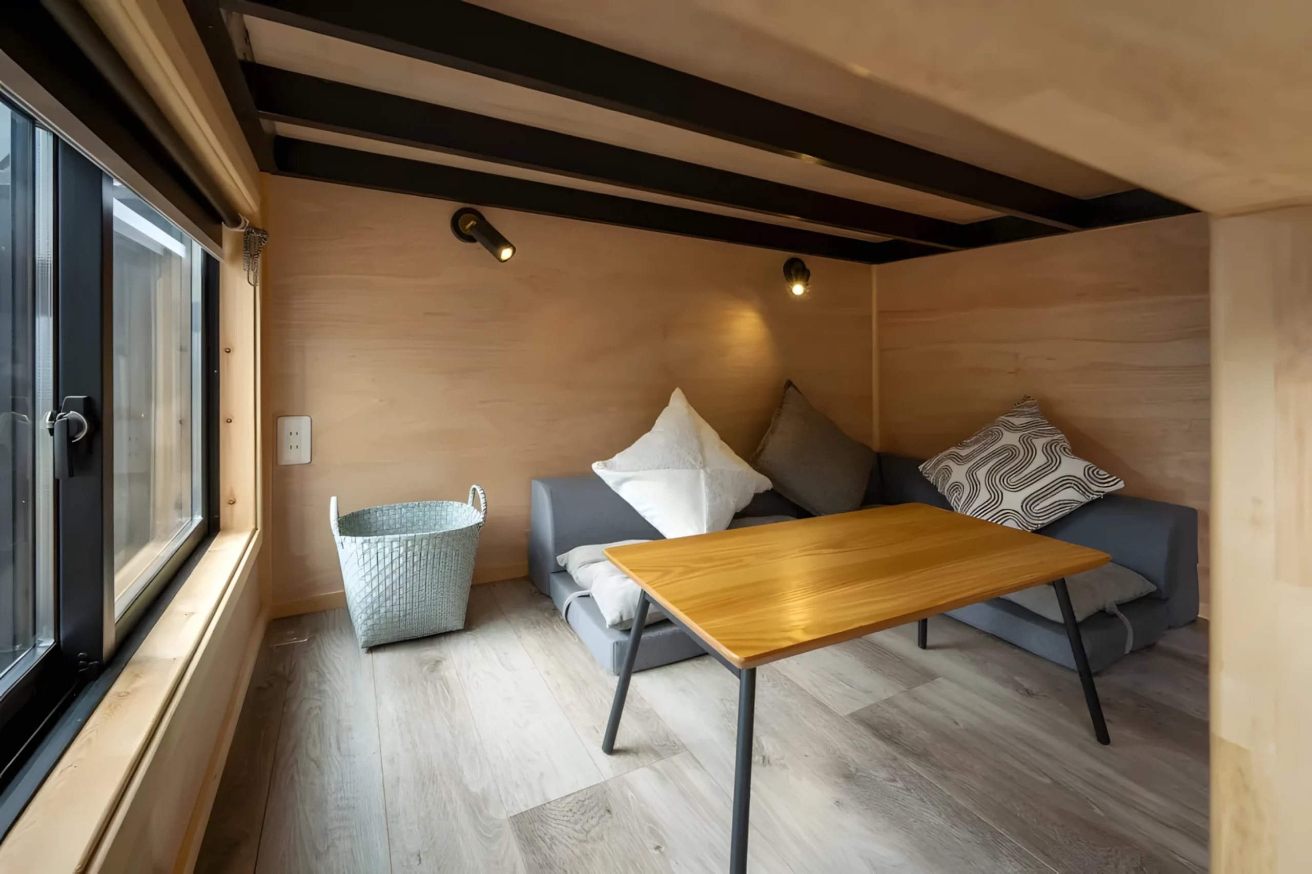 salon bas tiny house japonaise Yamabiko