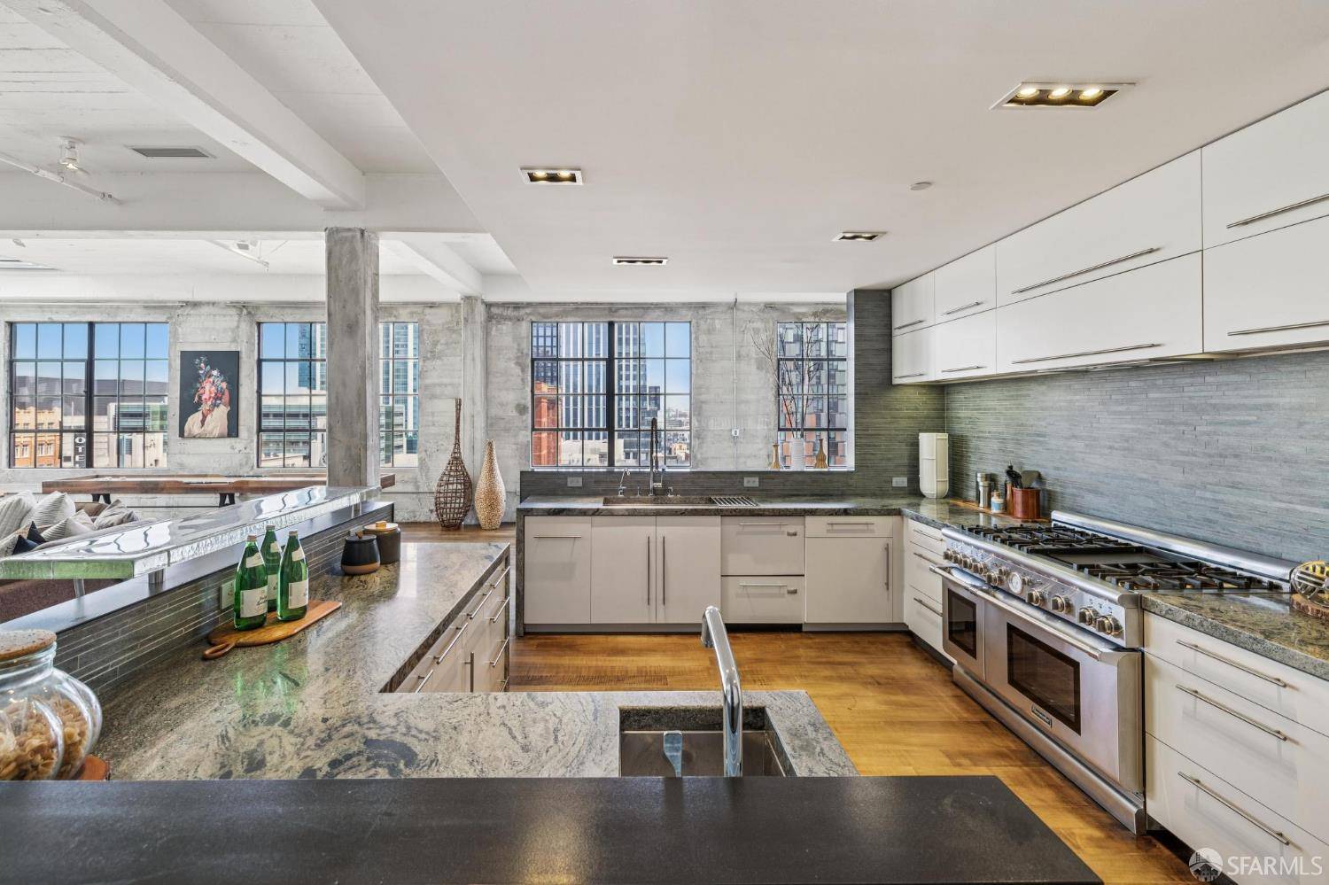 cuisine ouverte murs béton loft San Francisco penthouse décoration contemporaine