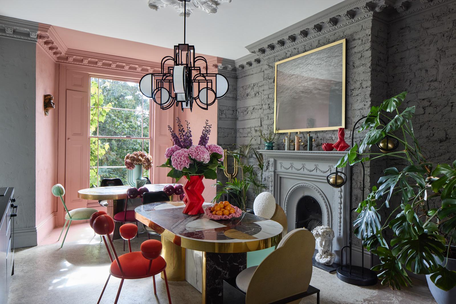 salle à manger maison victorienne décorée en couleurs atypiques