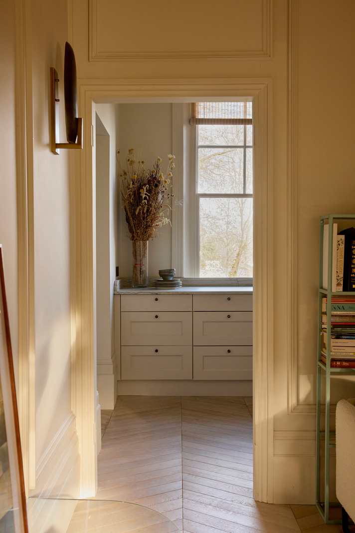 cuisine style shaker décoration contemporaine appartement ancien et victorien de 67m2 à Londres cuisine style shaker décoration contemporaine appartement ancien et victorien de 67m2 à Londres