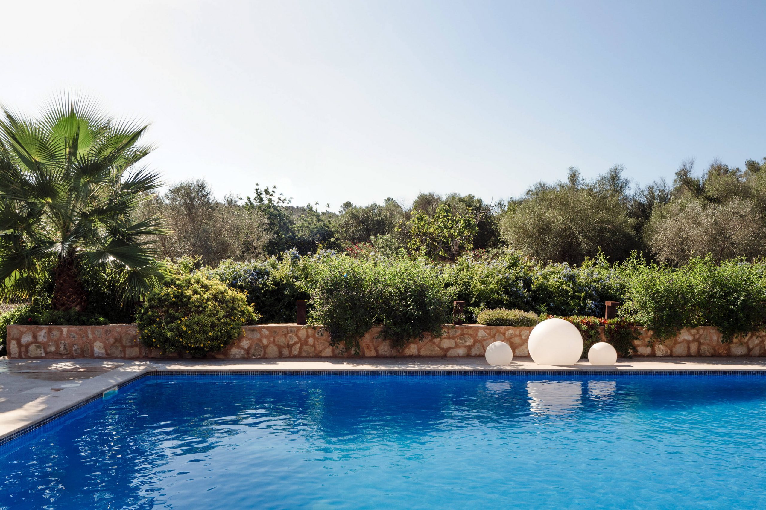 jardin maison en pierres avec piscine Majorque jardin maison en pierres avec piscine Majorque