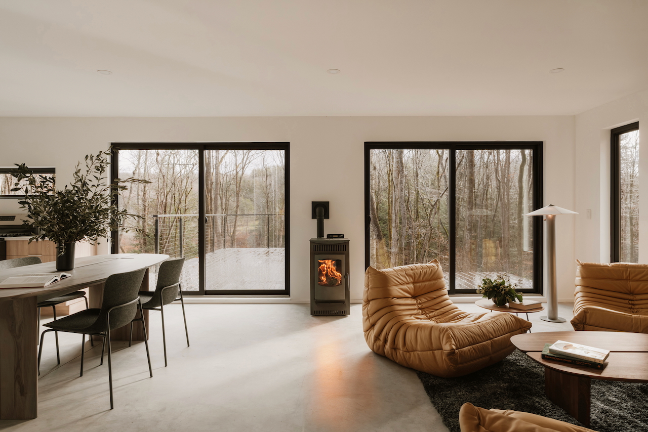 Une maison solaire hors réseau au style contemporain pour vivre autrement