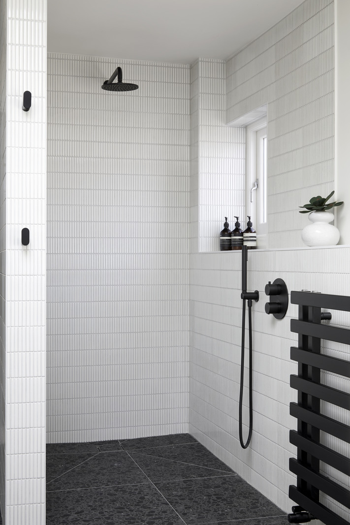 salle de bain décoration design dans maison ancienne