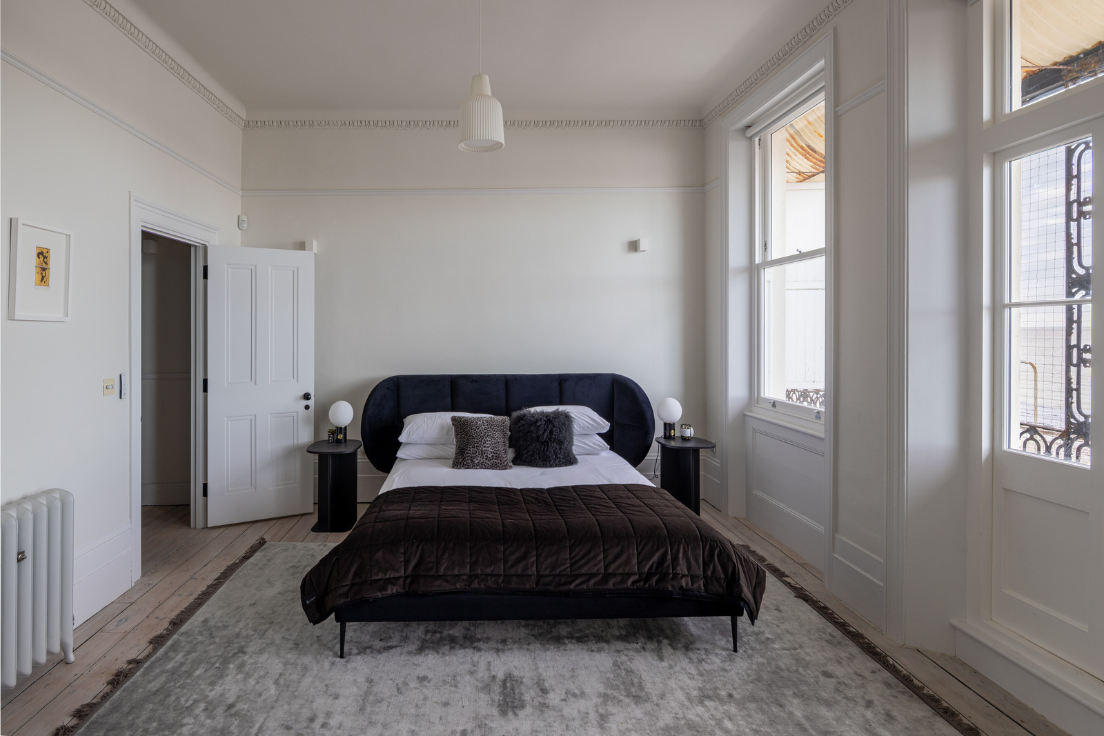 chambre vue mer décoration design dans maison ancienne