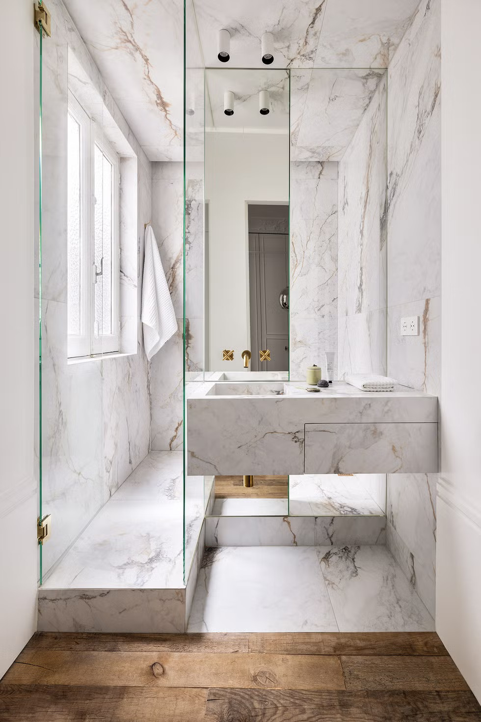 salle de bain marbre design