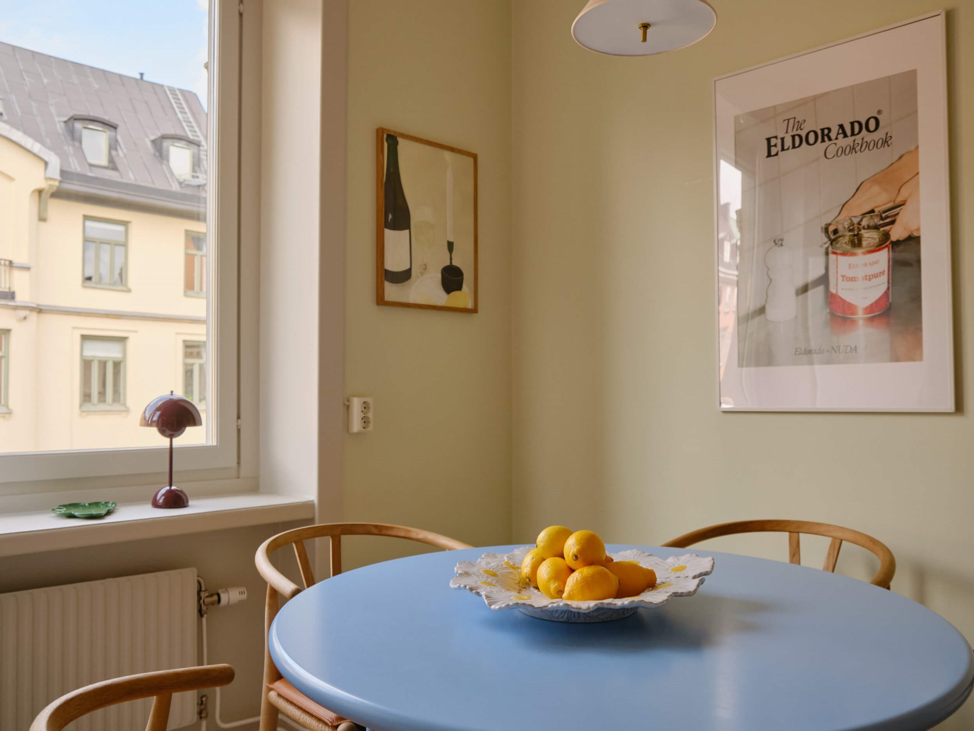 espace repas décoration scandinave appartement ancien Stockholm
