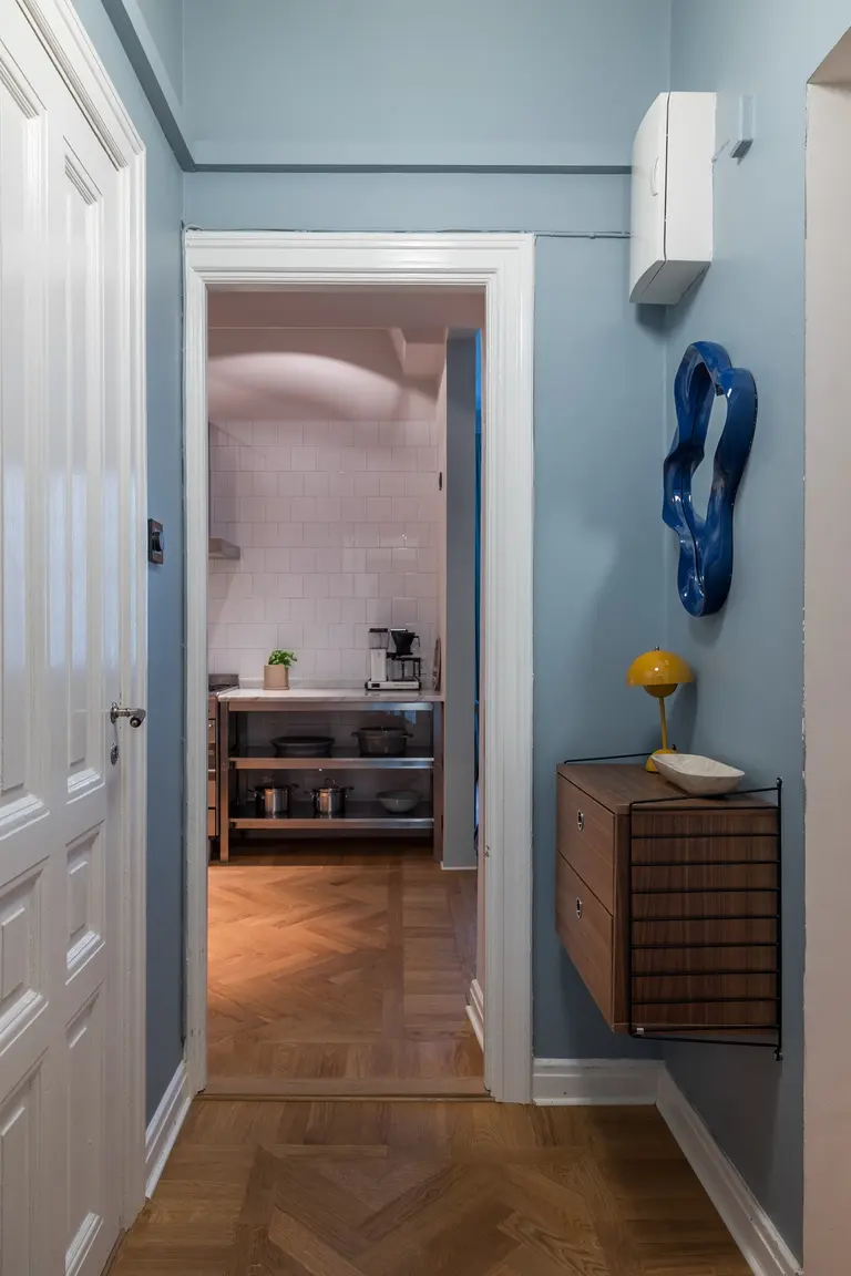 entrée murs bleus appartement 54m2 décoration scandinave entrée murs bleus appartement 54m2 décoration scandinave