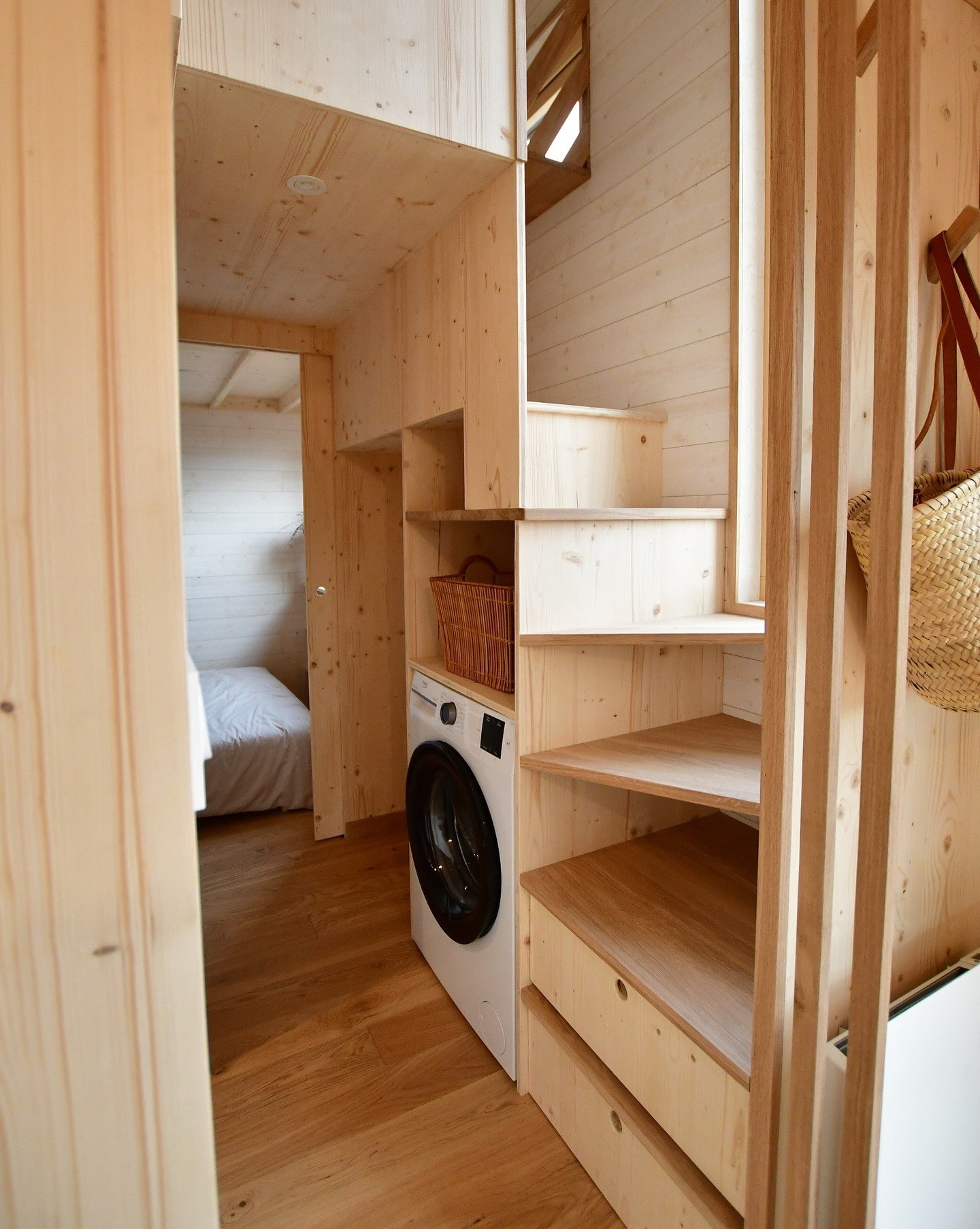 escalier avec buanderie mini maison française de 17m2 La Tiny House