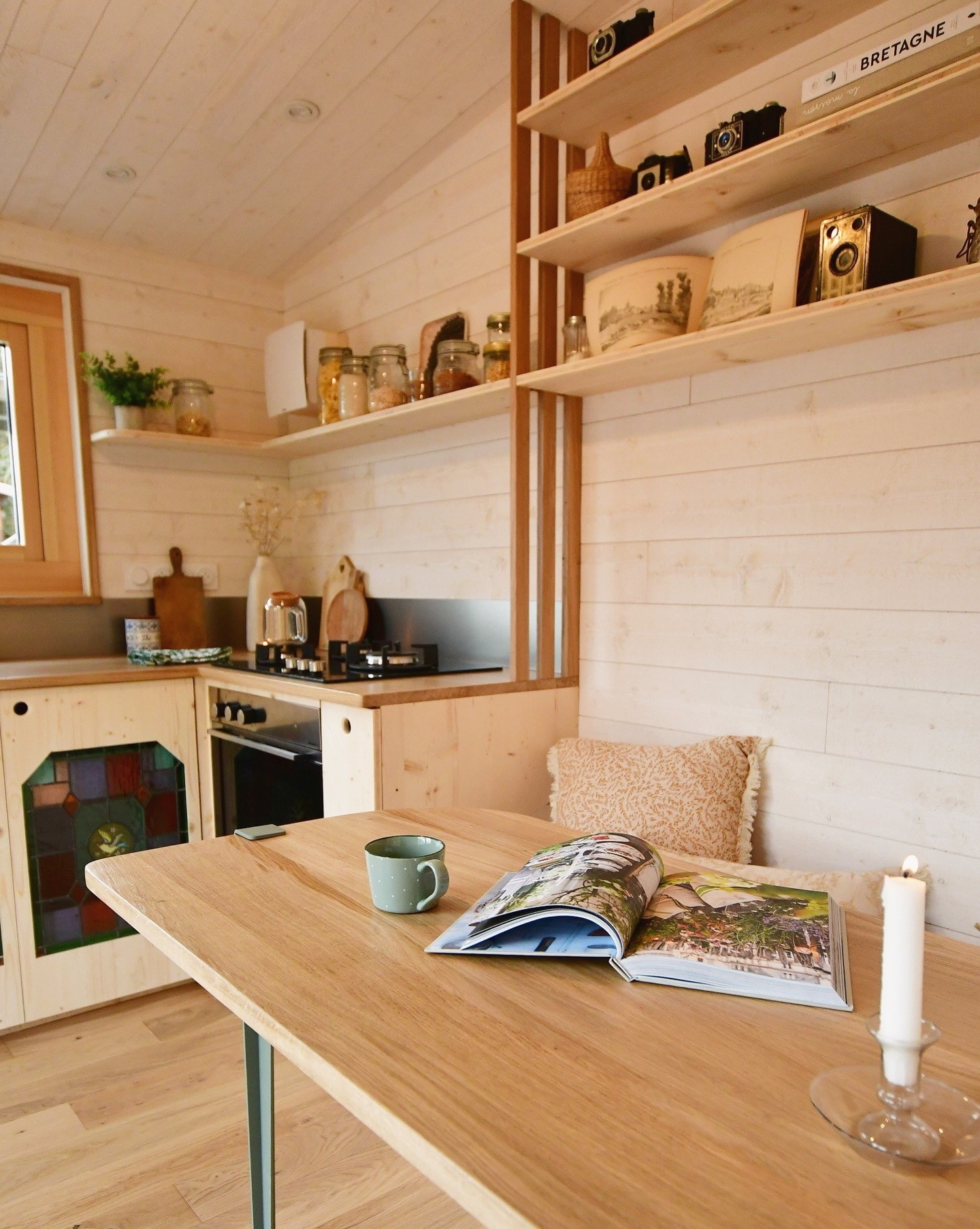 cuisine et salon mini maison française de 17m2 La Tiny House