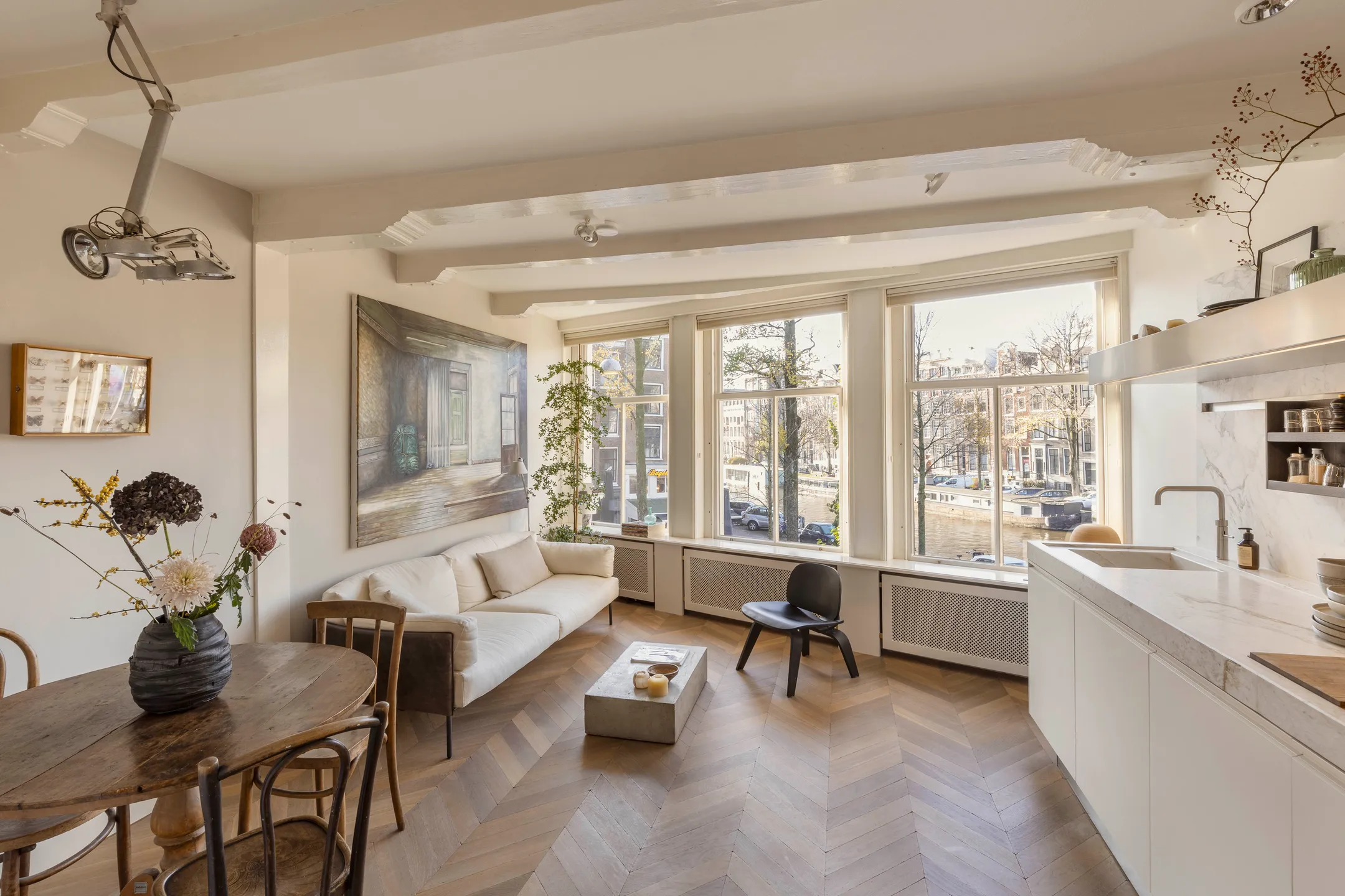 Un deux-pièces de 41m2 à Amsterdam dans une maison historique du canal