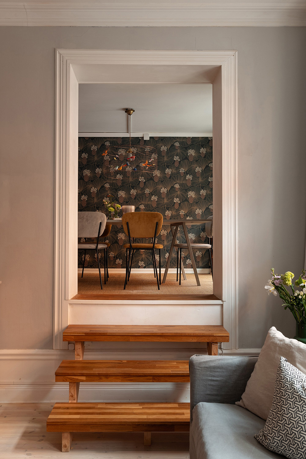 salle à manger surélevée et salon appartement classique de 85m2 décoration contemporaine salle à manger surélevée et salon appartement classique de 85m2 décoration contemporaine