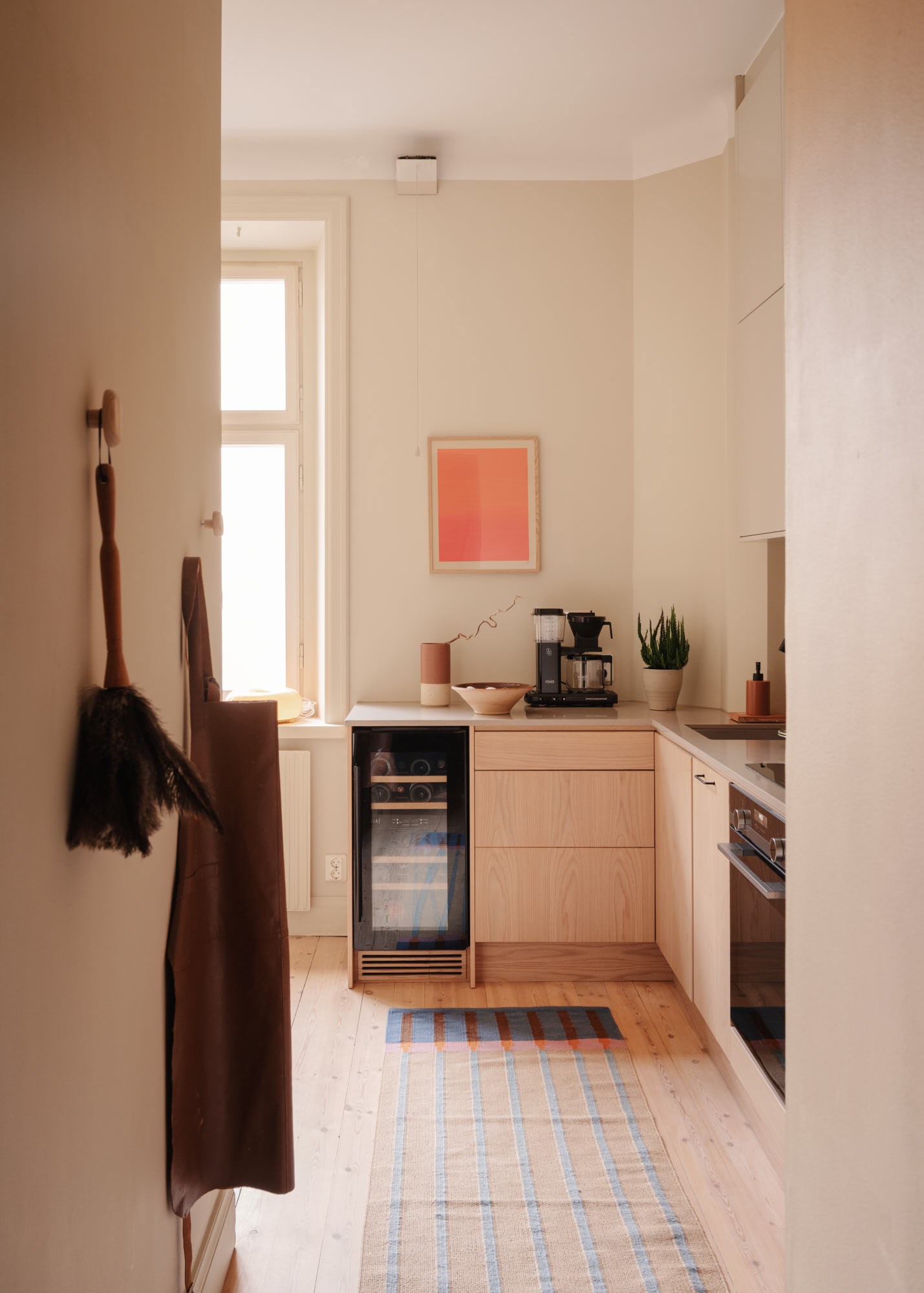 cuisine design bois et beige appartement 43m2 cuisine design bois et beige appartement 43m2