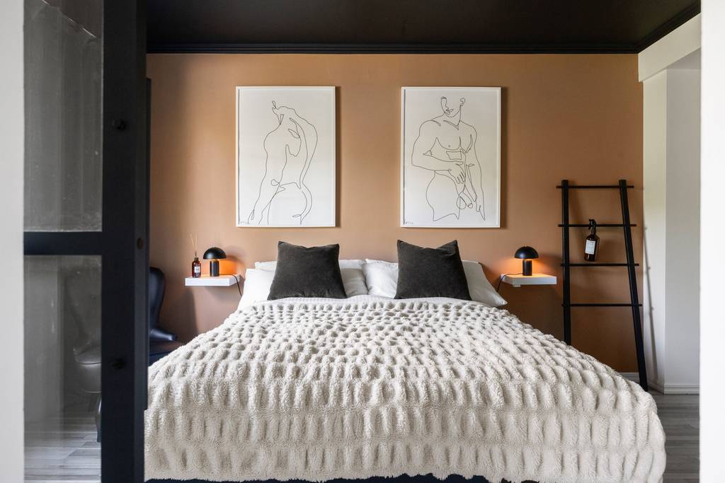 chambre avec verrière décoration design et scandinave plafond noir appartement deux-pièces 68m2 chambre avec verrière décoration design et scandinave plafond noir appartement deux-pièces 68m2