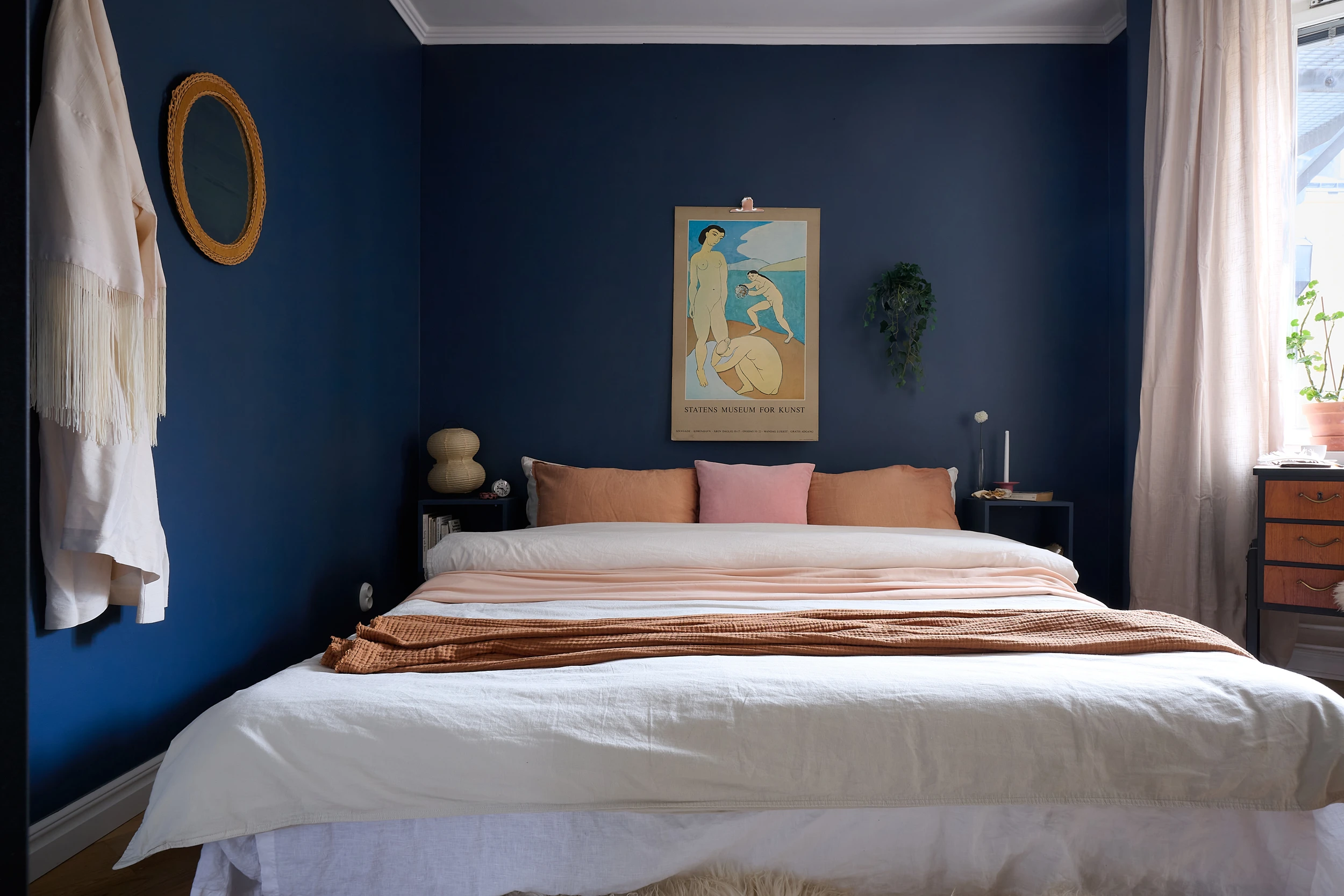 chambre murs bleus décoration scandinave deux-pièces 50m2 chambre murs bleus décoration scandinave deux-pièces 50m2