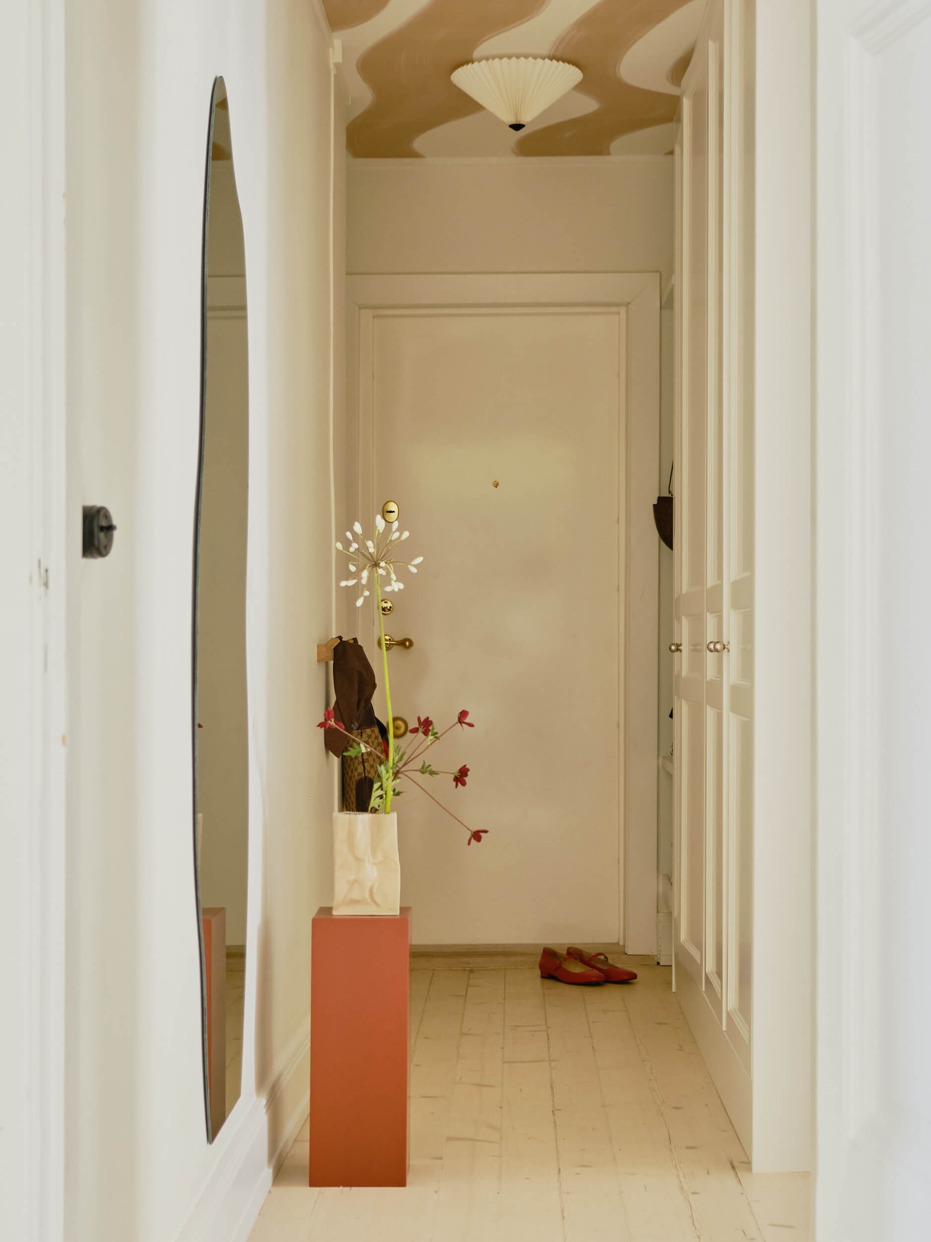 entrée avec parquet clair