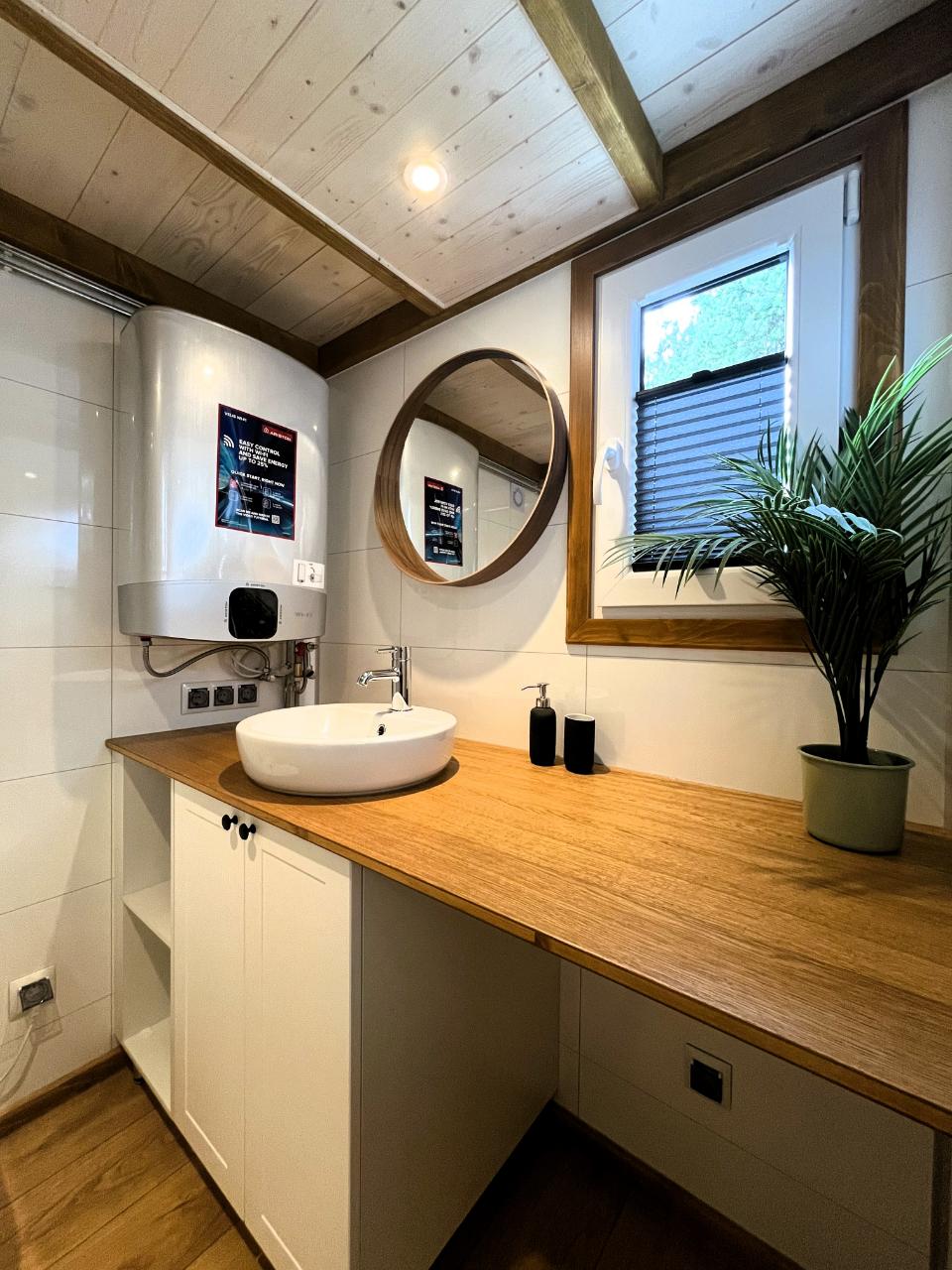 salle de bain mini maison mobile européenne Elise par Vagabond Haven