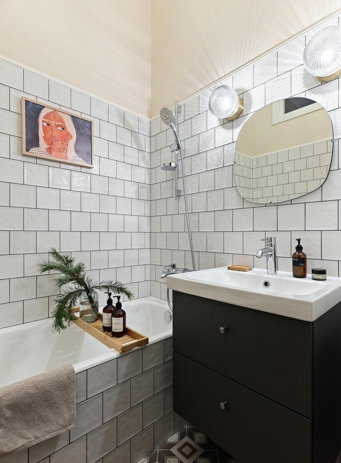 salle de bain carrelage blanc meuble bois sombre salle de bain carrelage blanc meuble bois sombre
