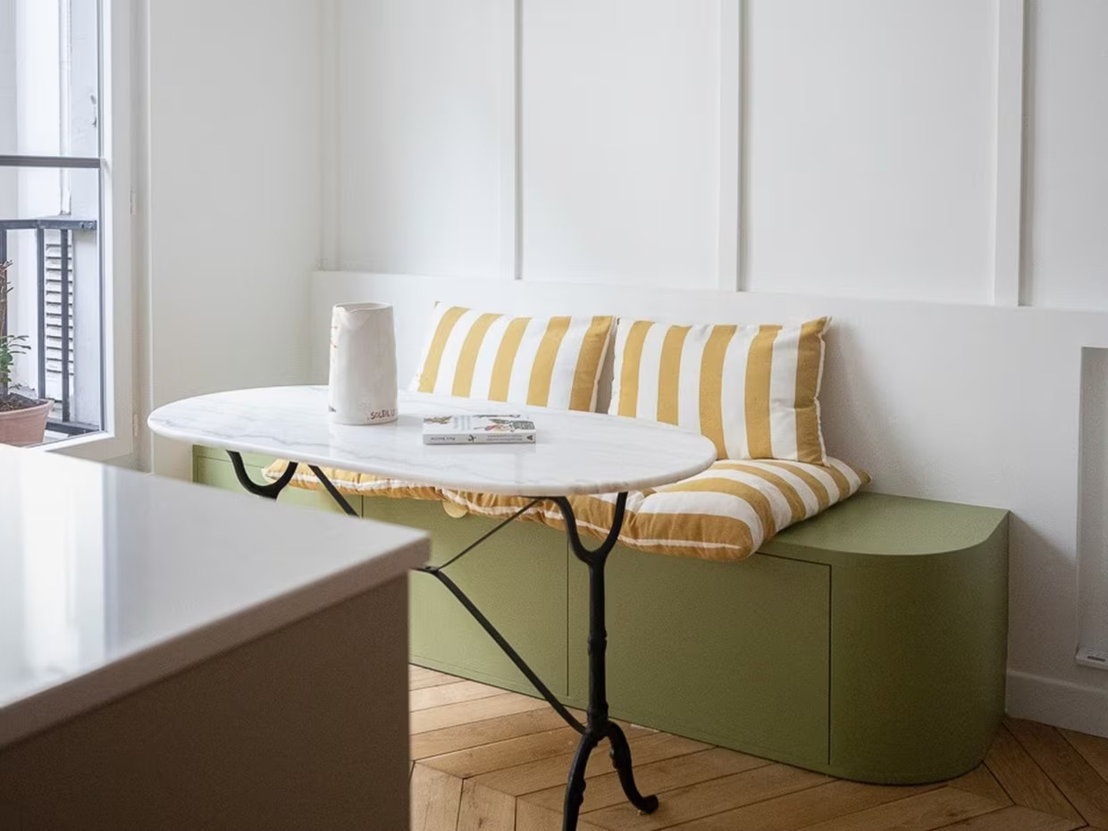 espace repas avec banc et table bistrot dans cuisine espace repas avec banc et table bistrot dans cuisine