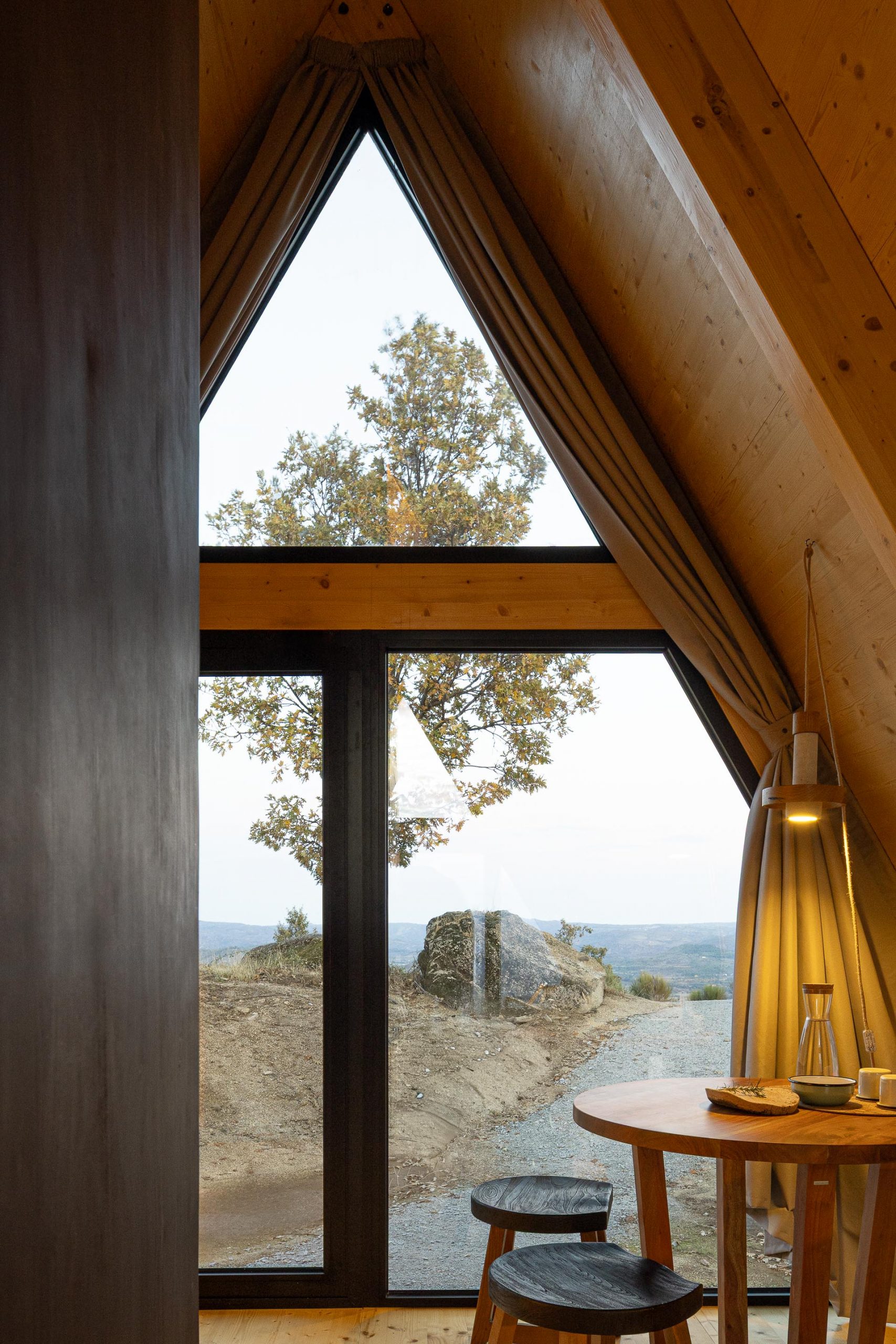 salle à manger petite maison A-Frame au Portugal The Vagar Country House salle à manger petite maison A-Frame au Portugal The Vagar Country House
