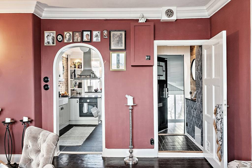 cuisine et salle à manger mur rouge appartement en triplex décoration scandinave et classique chic cuisine et salle à manger mur rouge appartement en triplex décoration scandinave et classique chic