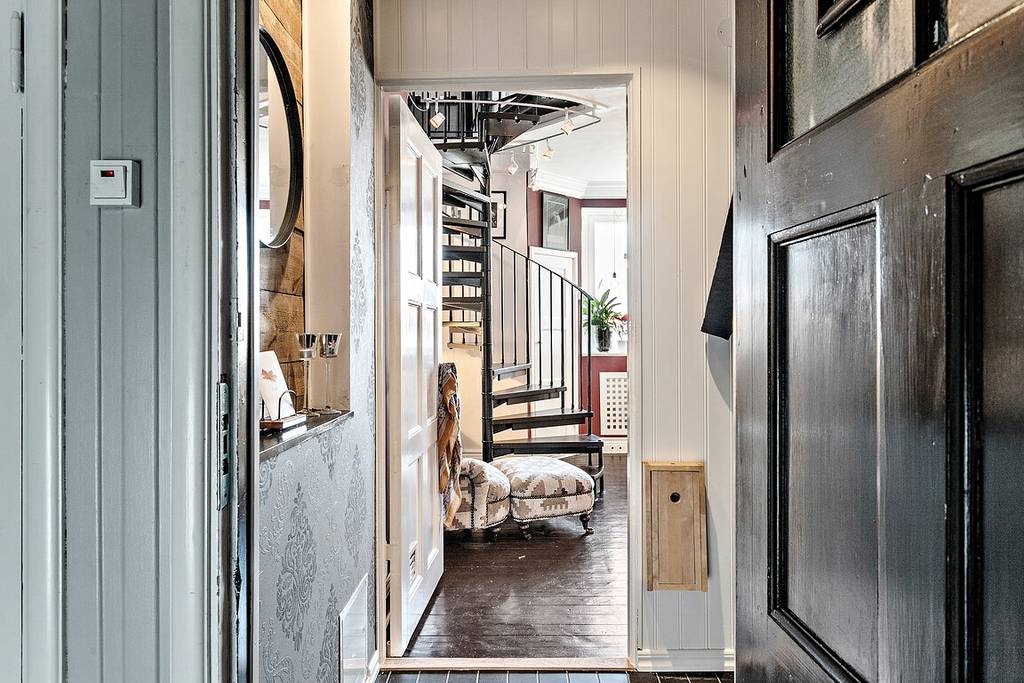 entrée appartement en triplex avec escalier en colimaçon entrée appartement en triplex avec escalier en colimaçon