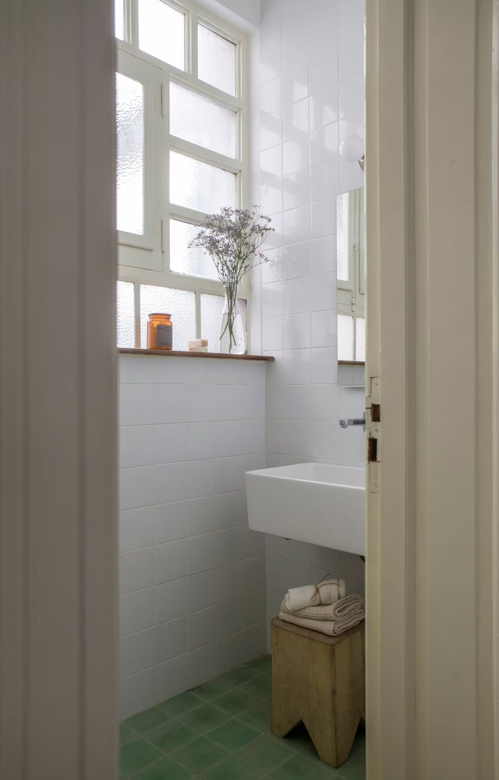 salle de bain minimaliste décoration contemporaine appartement ancien rénové salle de bain minimaliste décoration contemporaine appartement ancien rénové