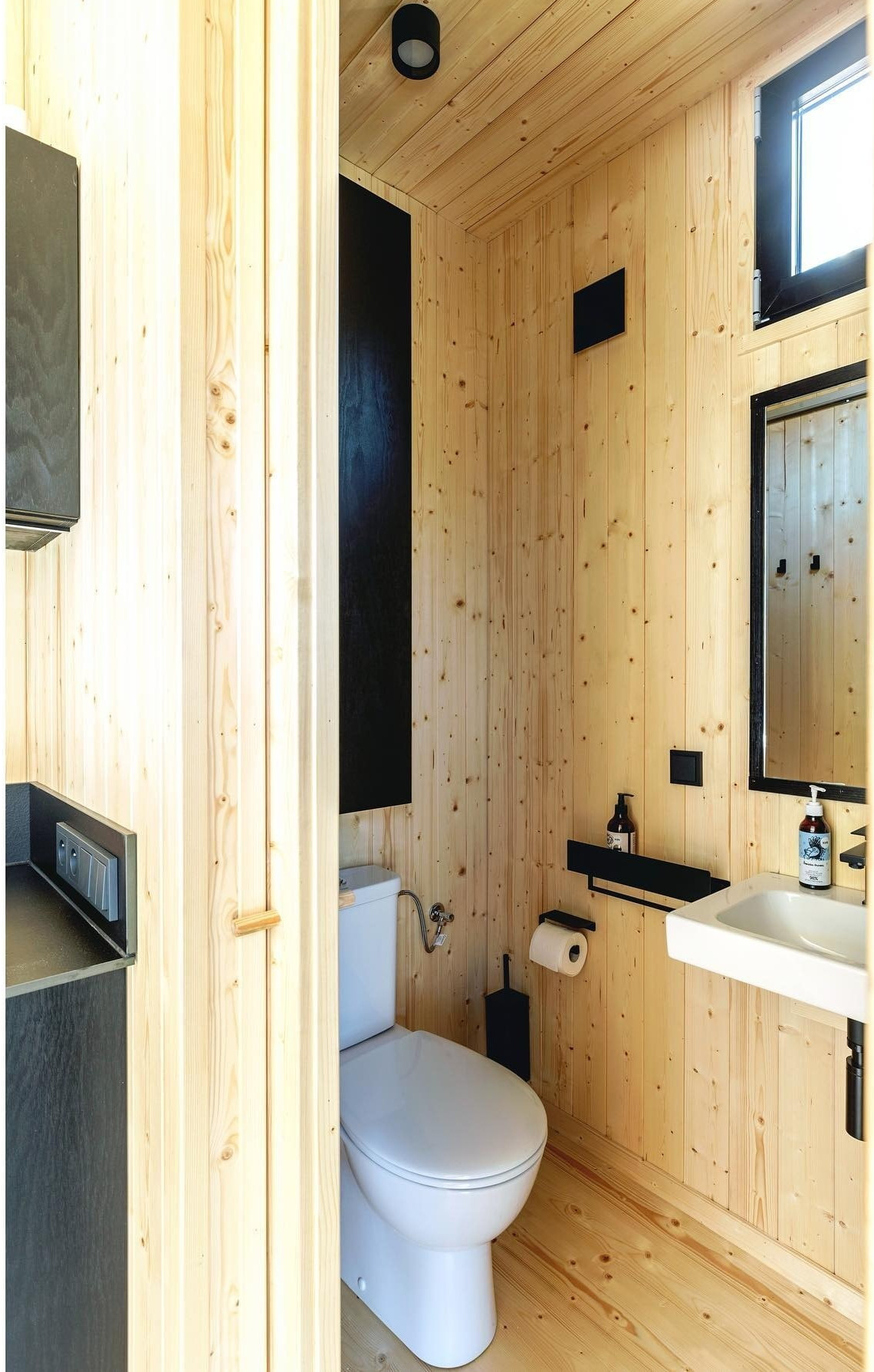tiny house 15m2 Hidden Base par Tiny Smart House Polska