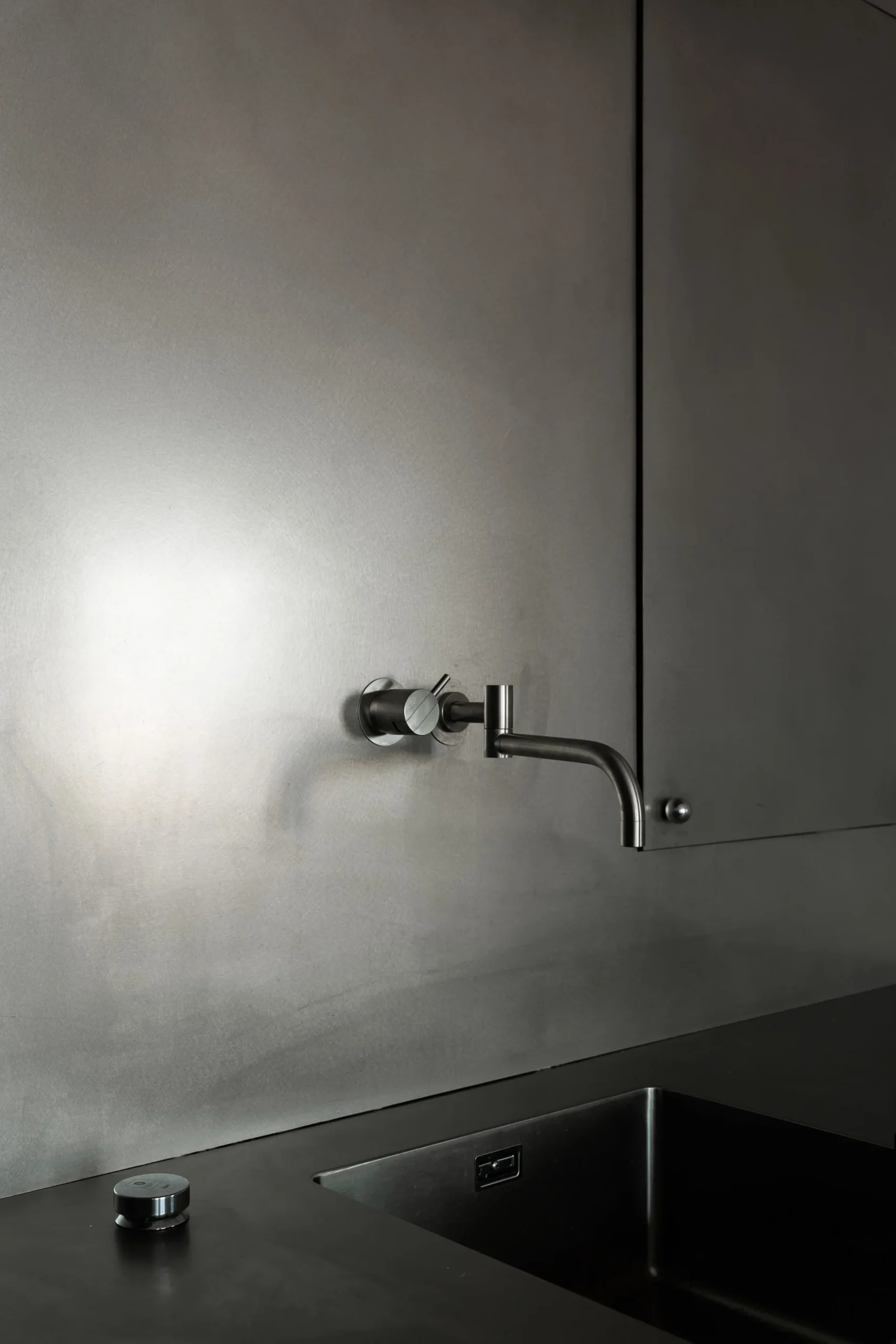 cuisine inox appartement en duplex de 118m2 décoration design cuisine inox appartement en duplex de 118m2 décoration design