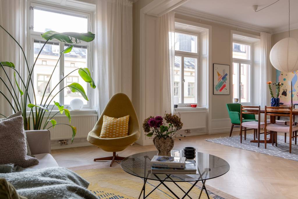 salon et salle à manger décoration mid-century appartement ancien rénové