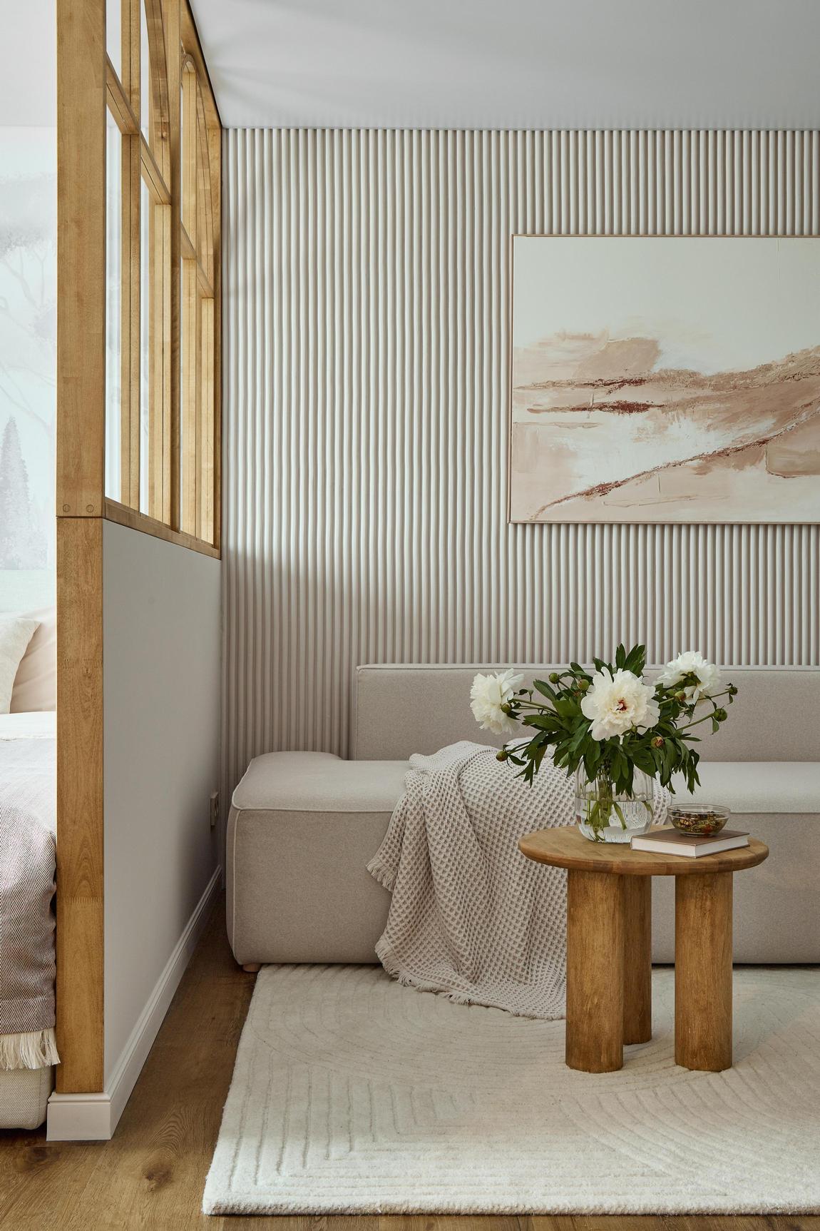 salon et chambre studio 42m2 transformé en deux-pièces avec verrière bois